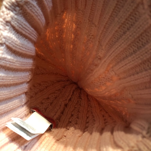 Kate Spade Light Pink Beanie with PomPom. Great condition. Silver spade in front - Picture 4 of 6